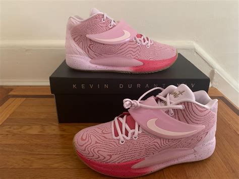 kevin durant pink shoes.